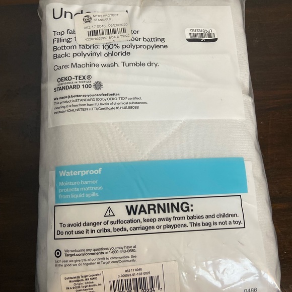 Nwt Room essentials waterproof under pad white 
Use with any mattress 
35” x 48” - Picture 6 of 8